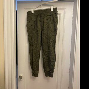 Green cargo pants